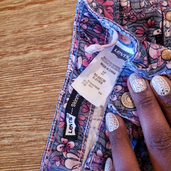 🤗 Levi's Skinny Jean (Size 3T) - Picture 3 of 3